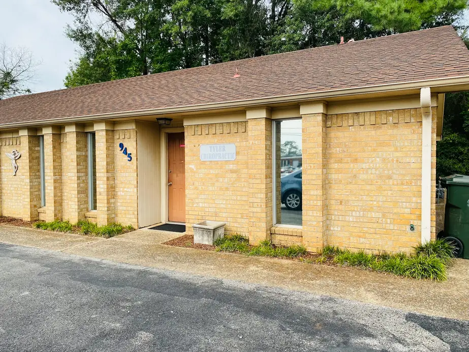 Buff brick frontage of Tyler Chiropractic at 945 S. Baxter Ave